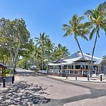 Costa Royale Beachfront Apartment