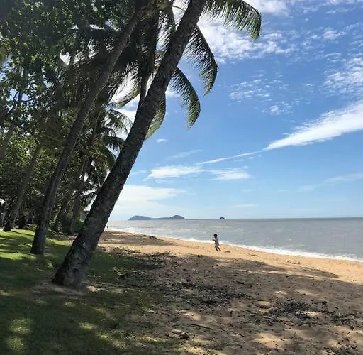 Sunbird Studio Apartment: Private Apartment Walking Distance From The Beach