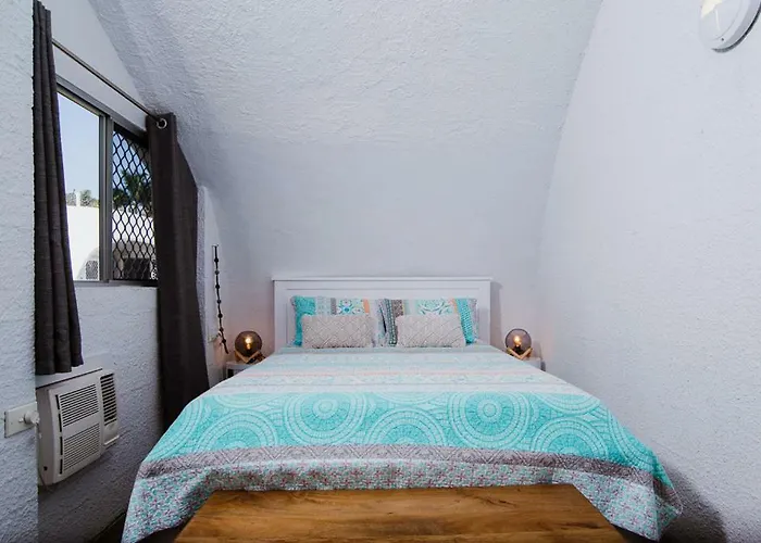 Iglu By The Sea 6 Beachfront Trinity Beach Sleep 6