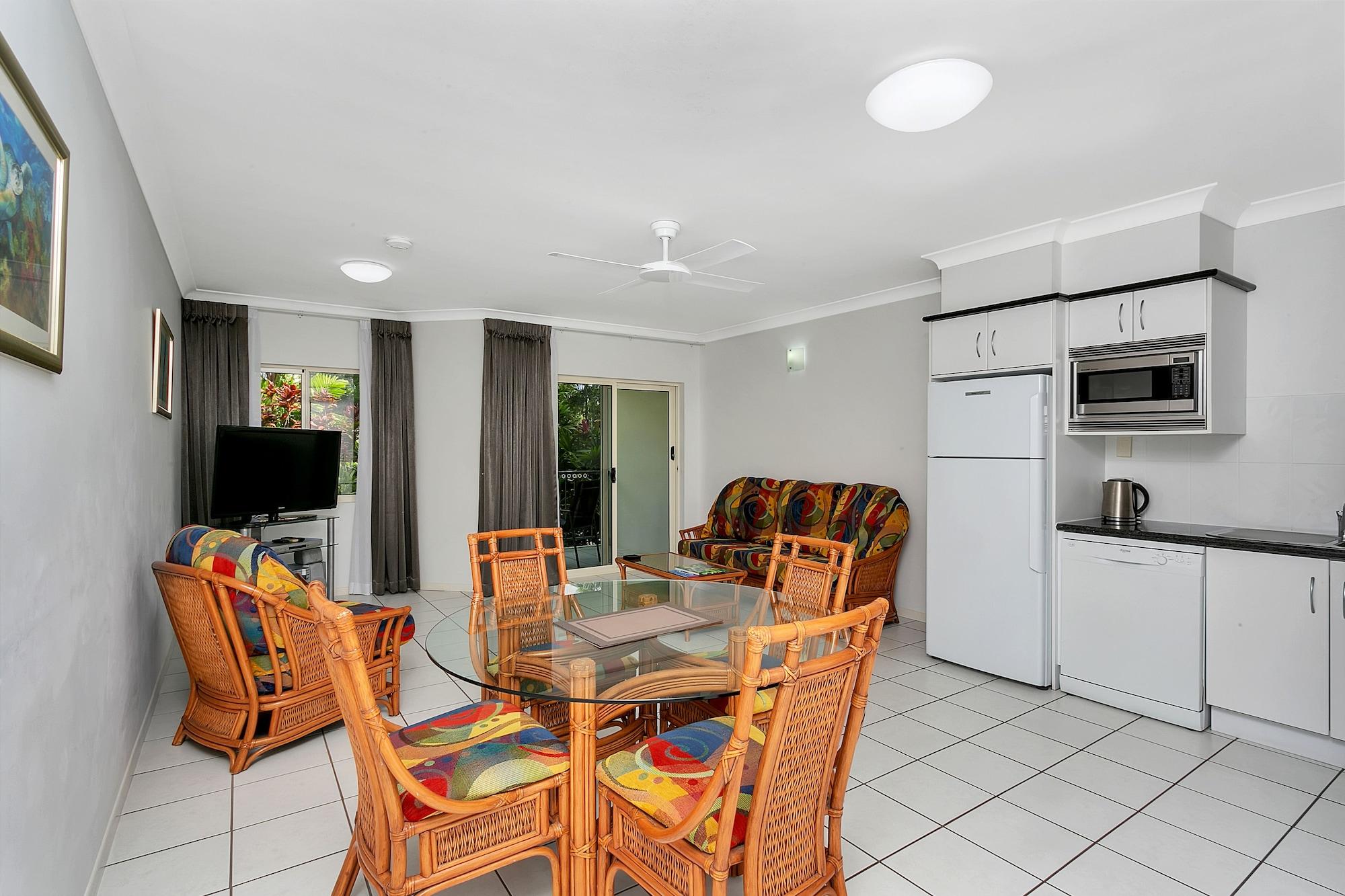 Beachfront On Trinity Aparthotel 4*