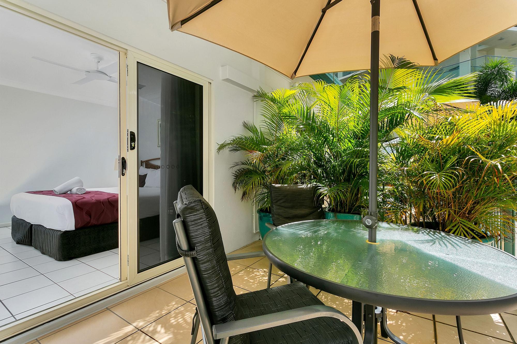 Beachfront On Trinity Aparthotel 4*