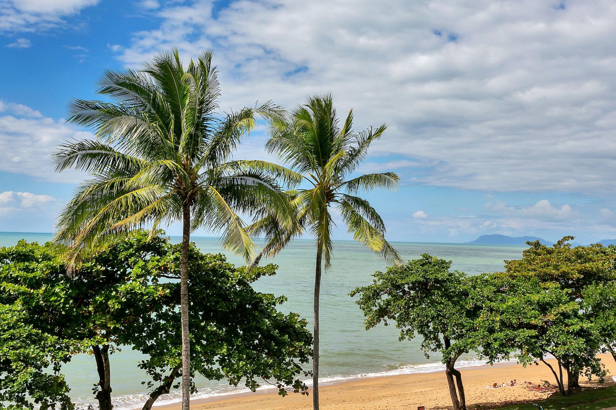 Aparthotel Beachfront On Trinity 4*