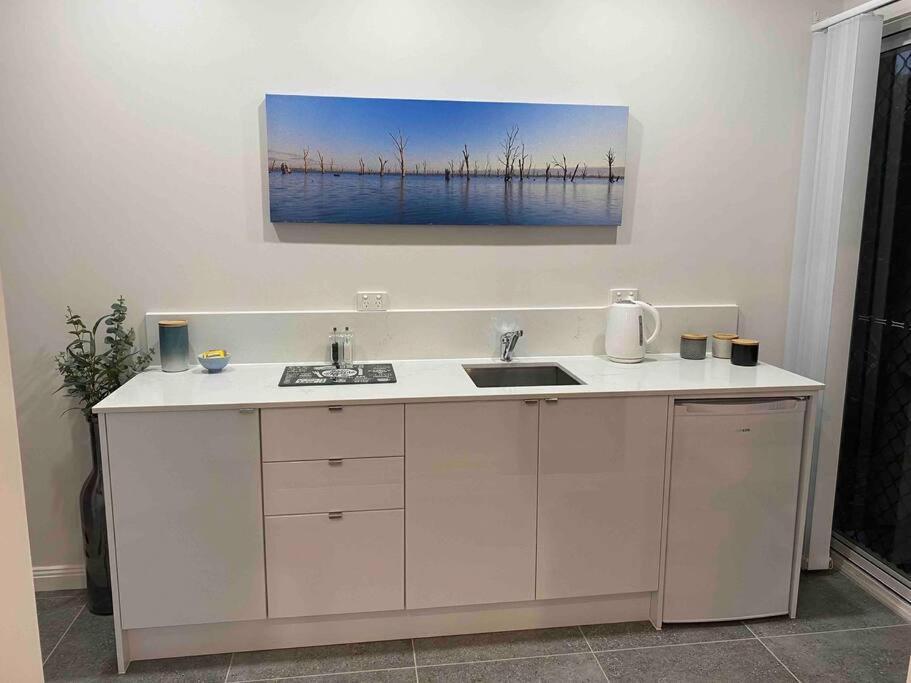 Sunbird Studio Apartment: Private Walking Distance From The Beach Apartment