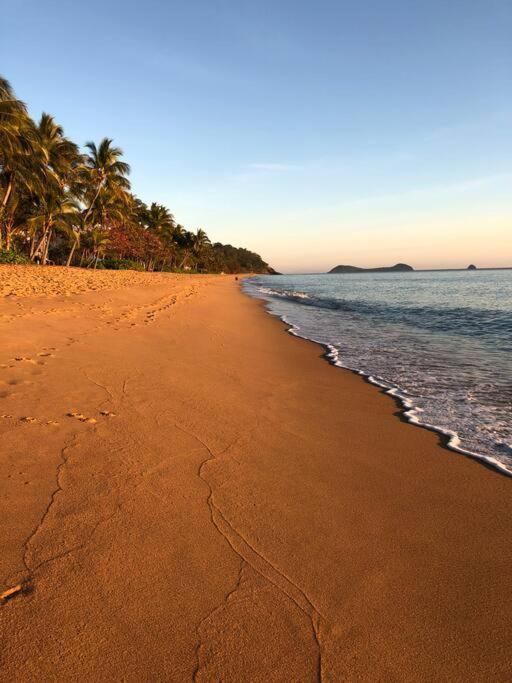 Apartment Sunbird Studio Apartment: Private Walking Distance From The Beach