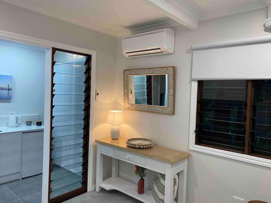Sunbird Studio Apartment: Private Walking Distance From The Beach * Trinity Beach