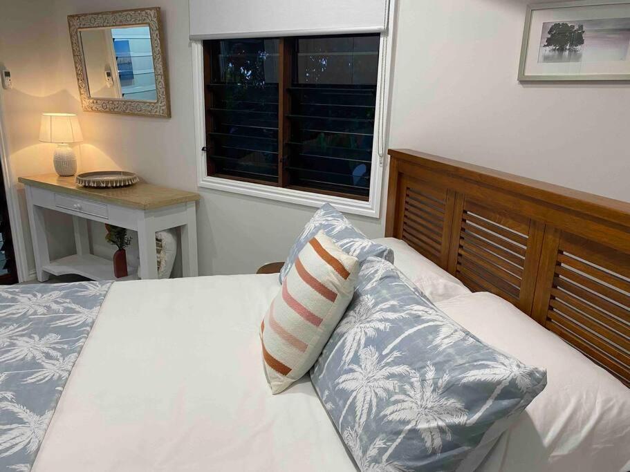 Sunbird Studio Apartment: Private Walking Distance From The Beach Apartment Trinity Beach