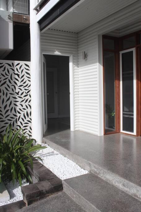 Sunbird Studio Apartment: Private Walking Distance From The Beach *