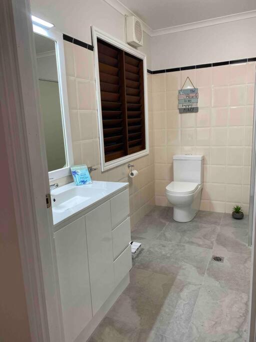 Sunbird Studio Apartment: Private Walking Distance From The Beach * Trinity Beach