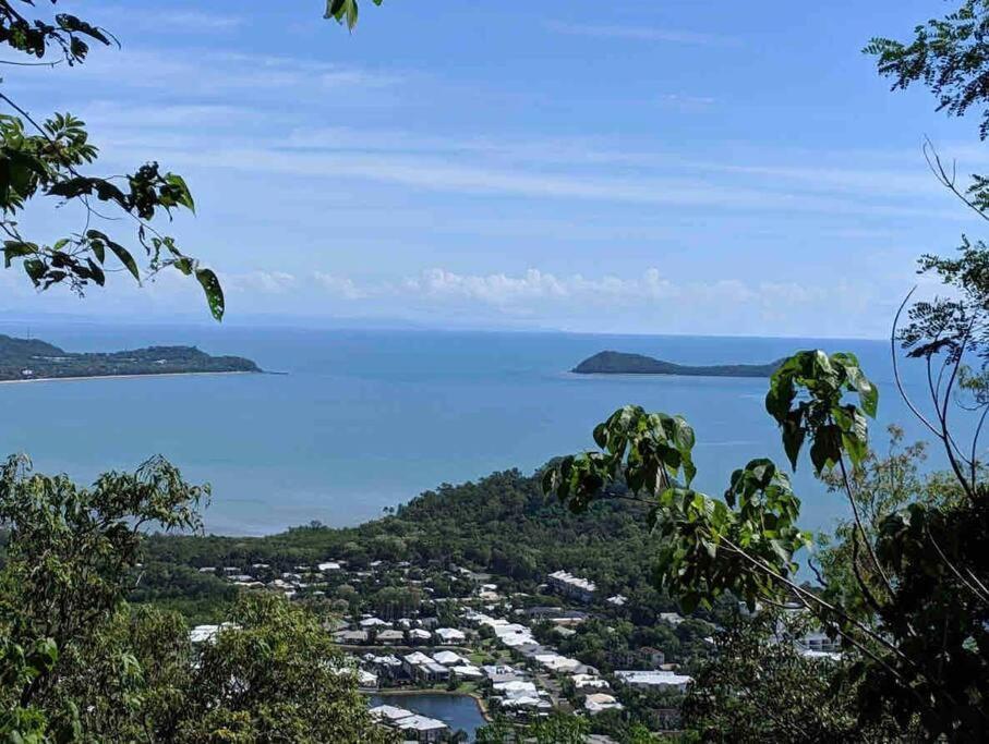 Sunbird Studio Apartment: Private Walking Distance From The Beach *