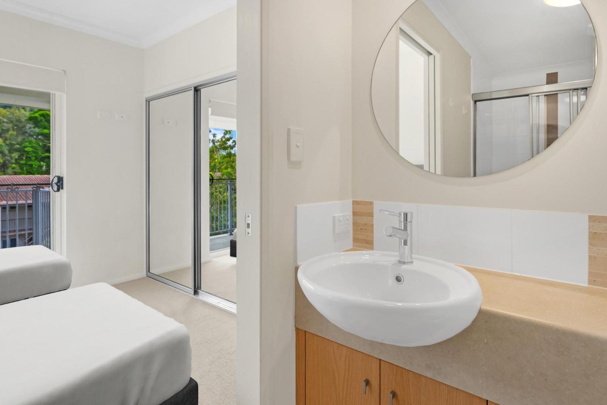 Apartment Trinity Retreat With Pool And Scenic Views Trinity Beach