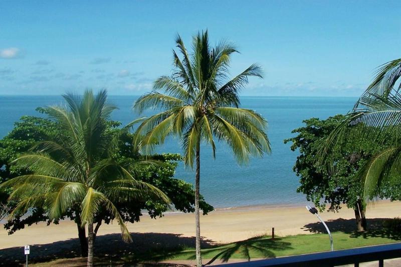 Beachfront On Trinity Aparthotel Trinity Beach