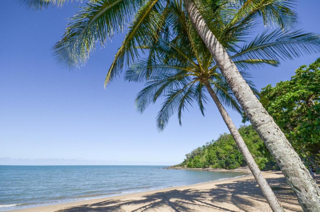 Beachfront On Trinity Aparthotel