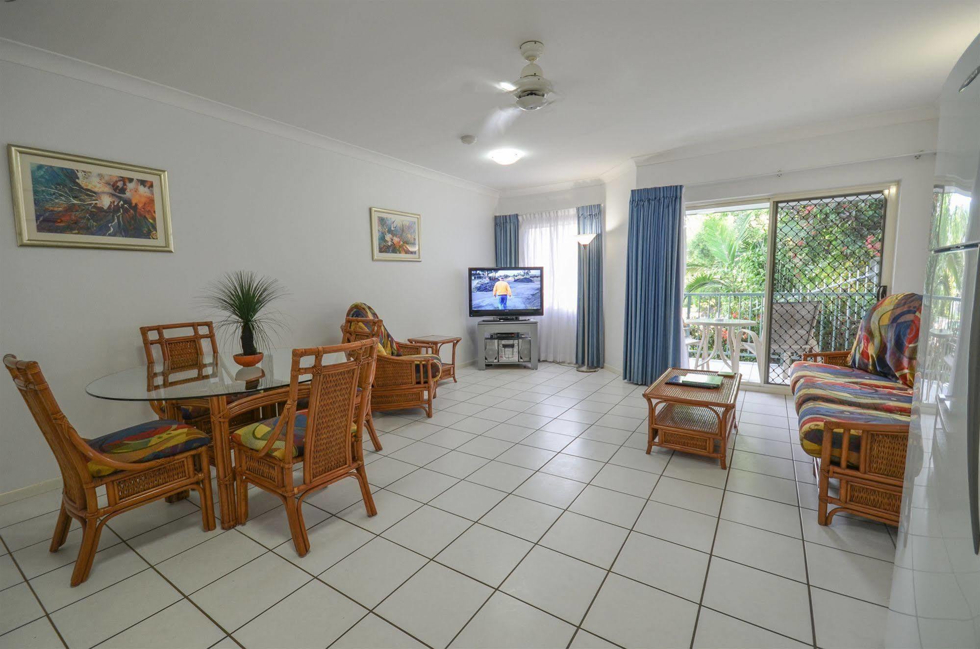 Aparthotel Beachfront On Trinity 4*