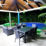 Trinity Beach Sea Breeze 3 Bedroom Apartment