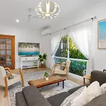Trinity Beach Family Getaway 4Br, Sleeps 10 - Pool