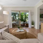 Wallaby Beach House - Resort-Style Comforts