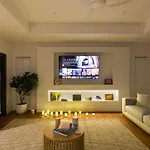 Luxury Sunny Oasis With Pool, Suv Hire, Near Marina