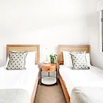 Skippers Rest -Modern Comfort, And Beach Proximity