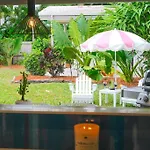 Four Palms, 8 Min Walk To Beach- Pet Friendly