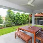 Trinity Beach 4Br Modern Getaway With Spa, Pet Friendly
