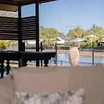 Lake House, Stroll To Beach & Cafes- Pets Welcome