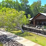Lake House, Stroll To Beach & Cafes- Pets Welcome