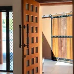 Lake House, Stroll To Beach & Cafes- Pets Welcome