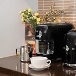 Lake House, Stroll To Beach & Cafes- Pets Welcome