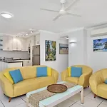 The Summit - Trinity Beach - Ocean Views !!