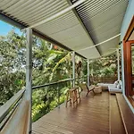 Reinwood Retreat - A Home Nestled In The Treetops Of A Rainforest