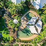Coral Sands Beachfront Resort