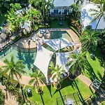 Coral Sands Beachfront Resort