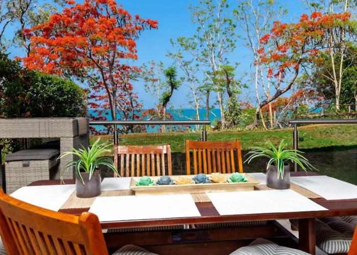 The Summit - Trinity Beach - Ocean Views !!