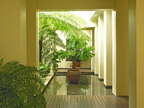 Sea Change Beachfront 5*