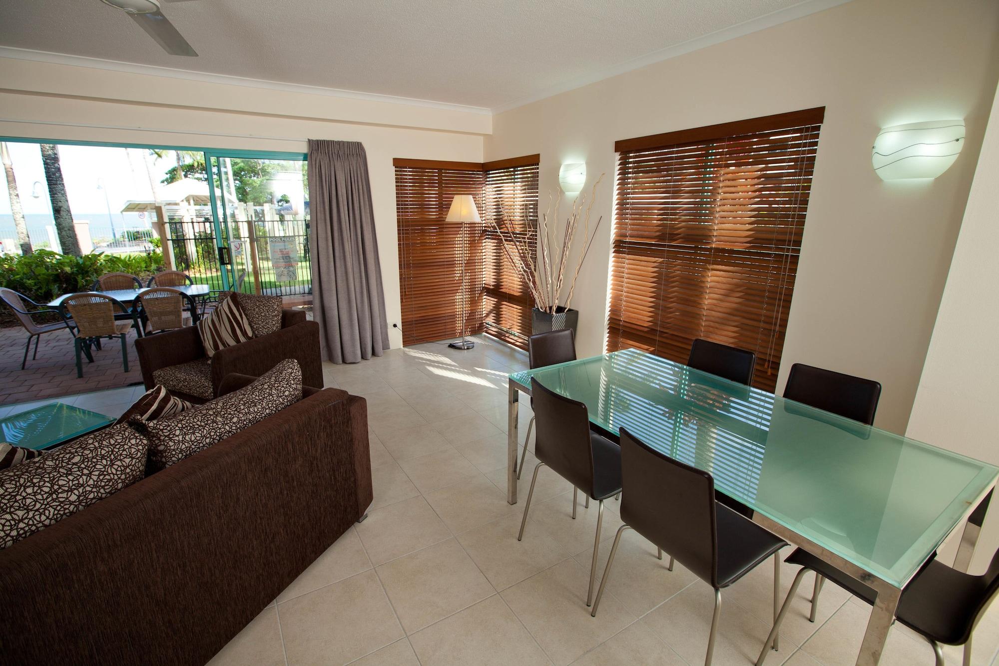 Aparthotel Coral Sands Beachfront 4*
