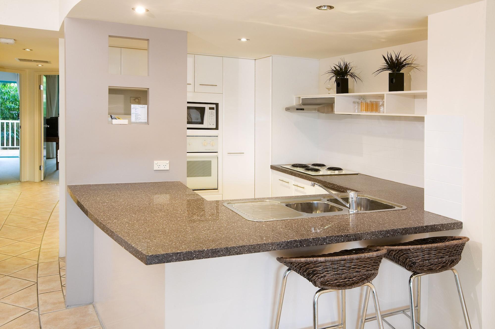 Aparthotel Coral Sands Beachfront 4*