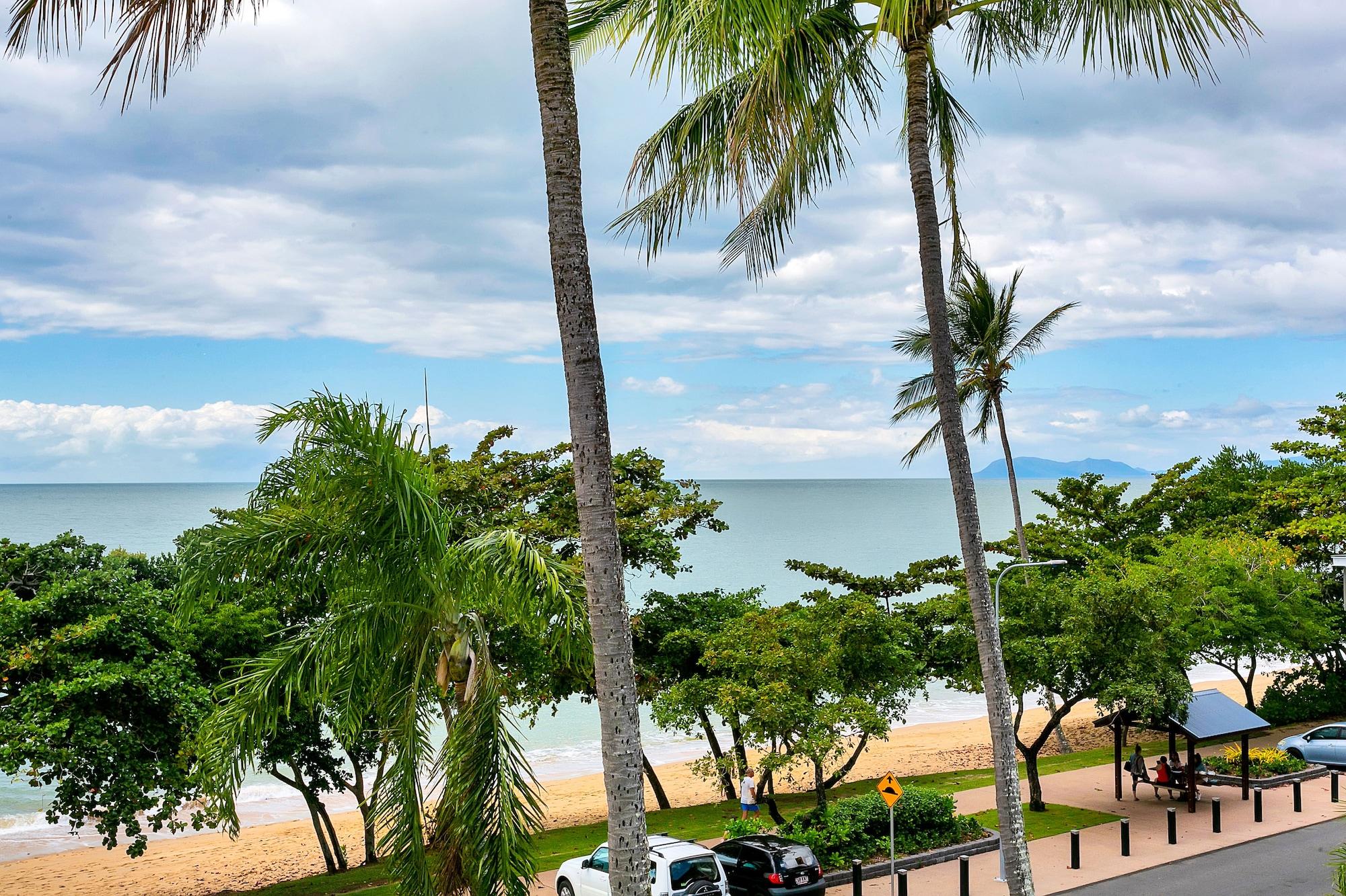 Roydon Beachfront Trinity Beach