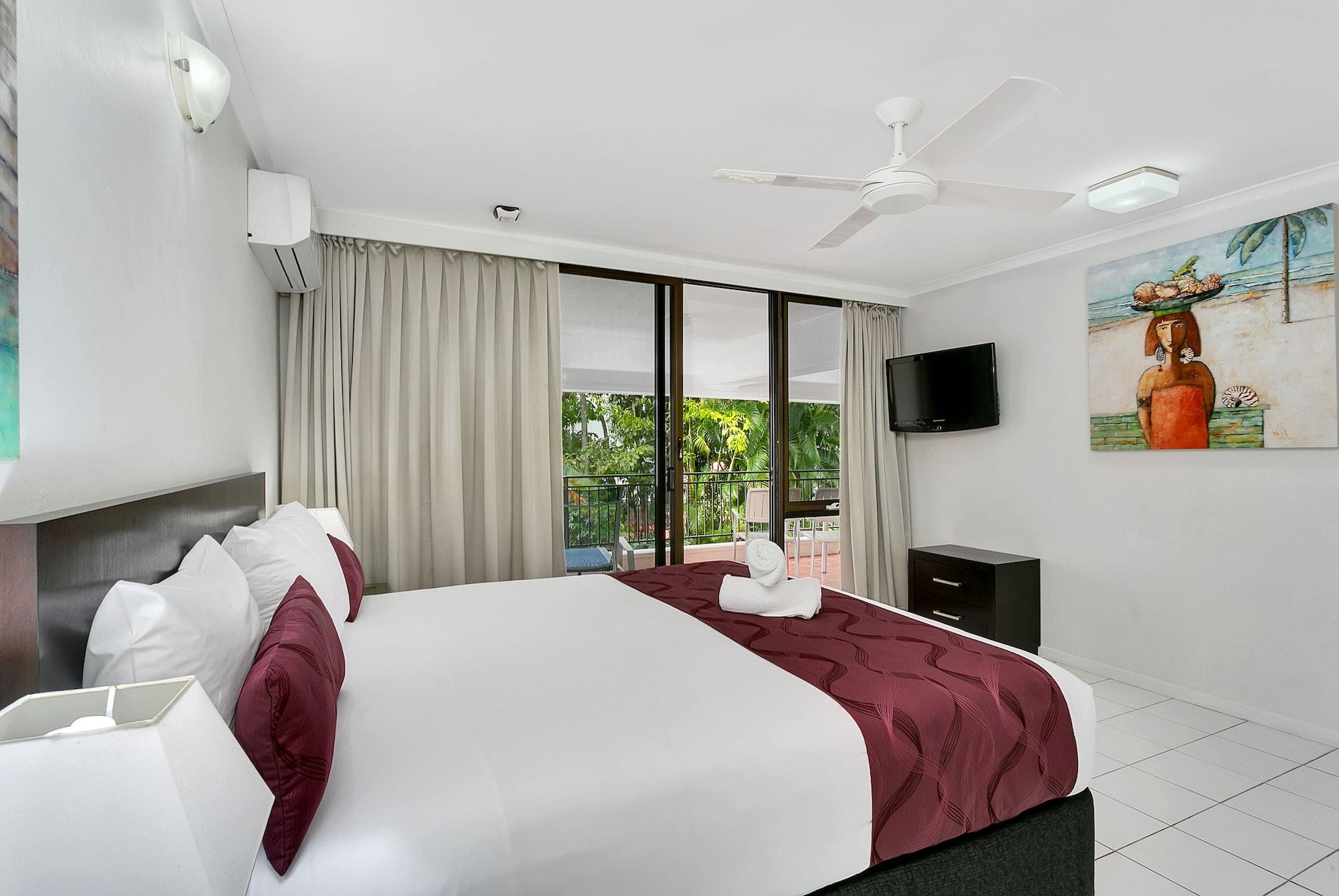 Roydon Beachfront 4* Trinity Beach
