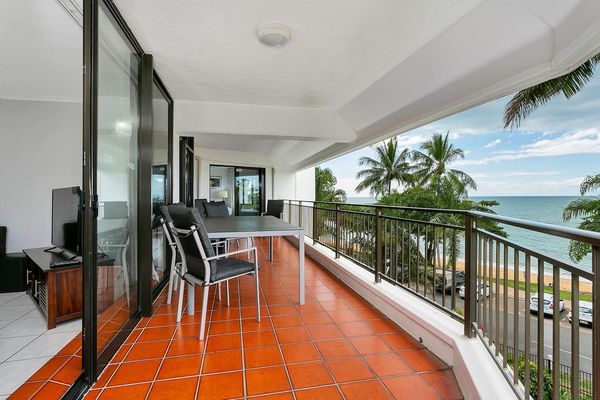 Aparthotel Roydon Beachfront 4*