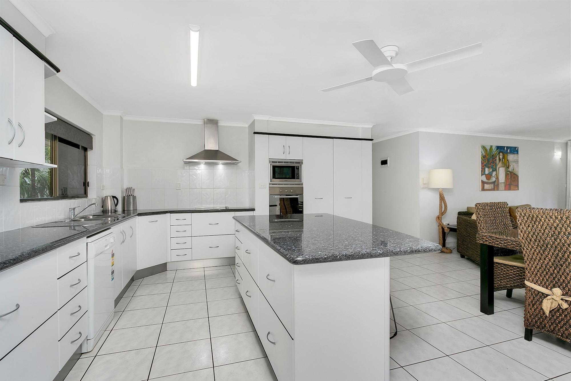 Roydon Beachfront Aparthotel Trinity Beach