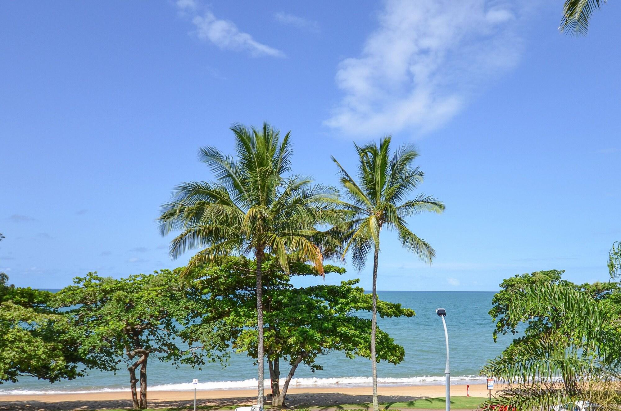 Beachfront On Trinity Aparthotel Trinity Beach