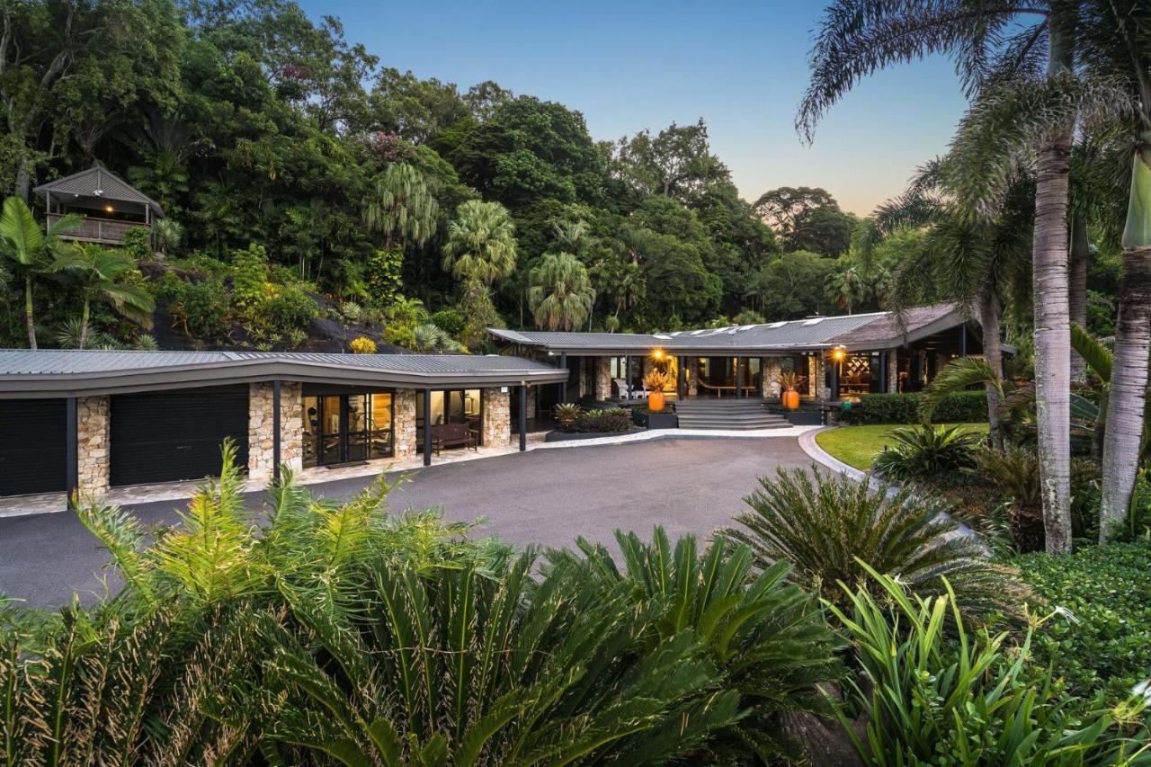 Trinity Beach Palace Luxury Estate By Belle Escapes Trinity Beach