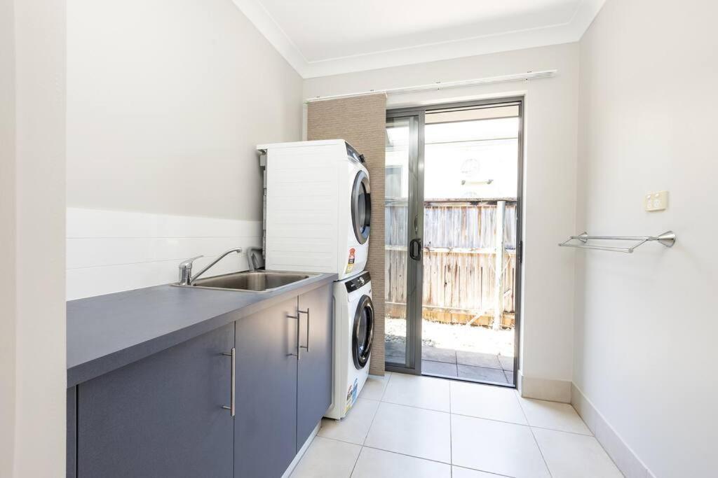 Family Paradise Elegant 4br King Bed Heated Pool And Bbq Holiday home