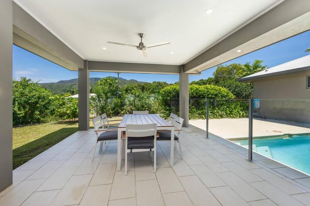 Family Paradise Elegant 4br King Bed Heated Pool And Bbq Trinity Beach
