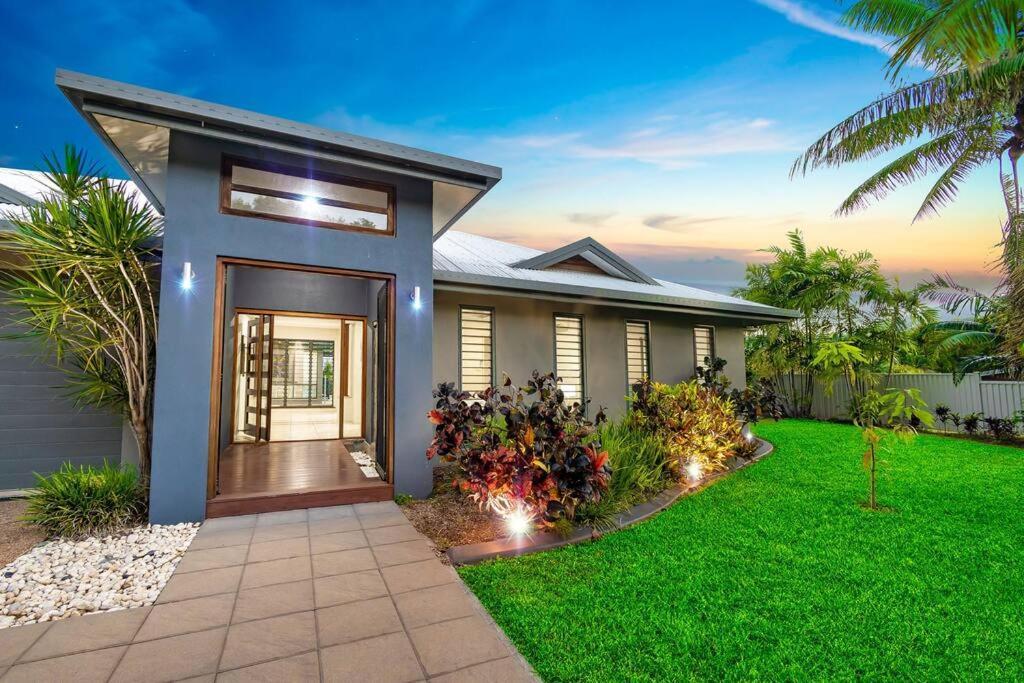 Holiday home Family Paradise Elegant 4br King Bed Heated Pool And Bbq