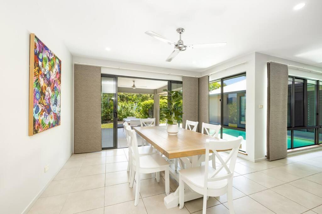 Family Paradise Elegant 4br King Bed Heated Pool And Bbq Trinity Beach