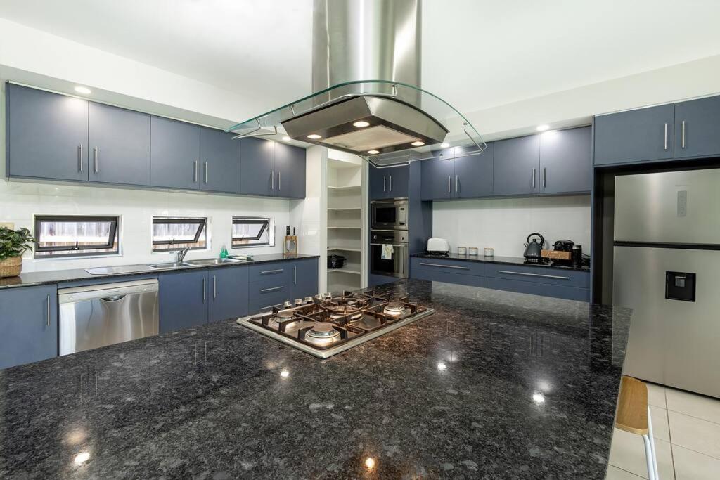 Family Paradise Elegant 4br King Bed Heated Pool And Bbq * Trinity Beach