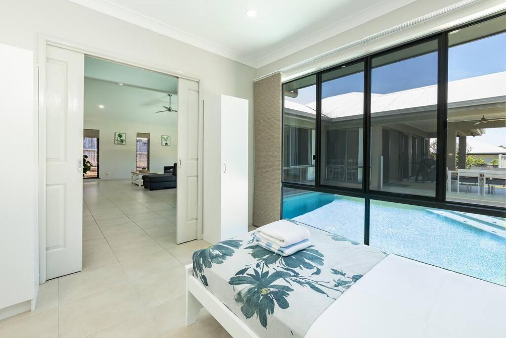 Holiday home Family Paradise Elegant 4br King Bed Heated Pool And Bbq Trinity Beach
