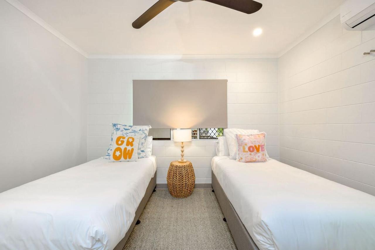 The Tropical Trinity - A Breezy Beachside Getaway Apartment Trinity Beach