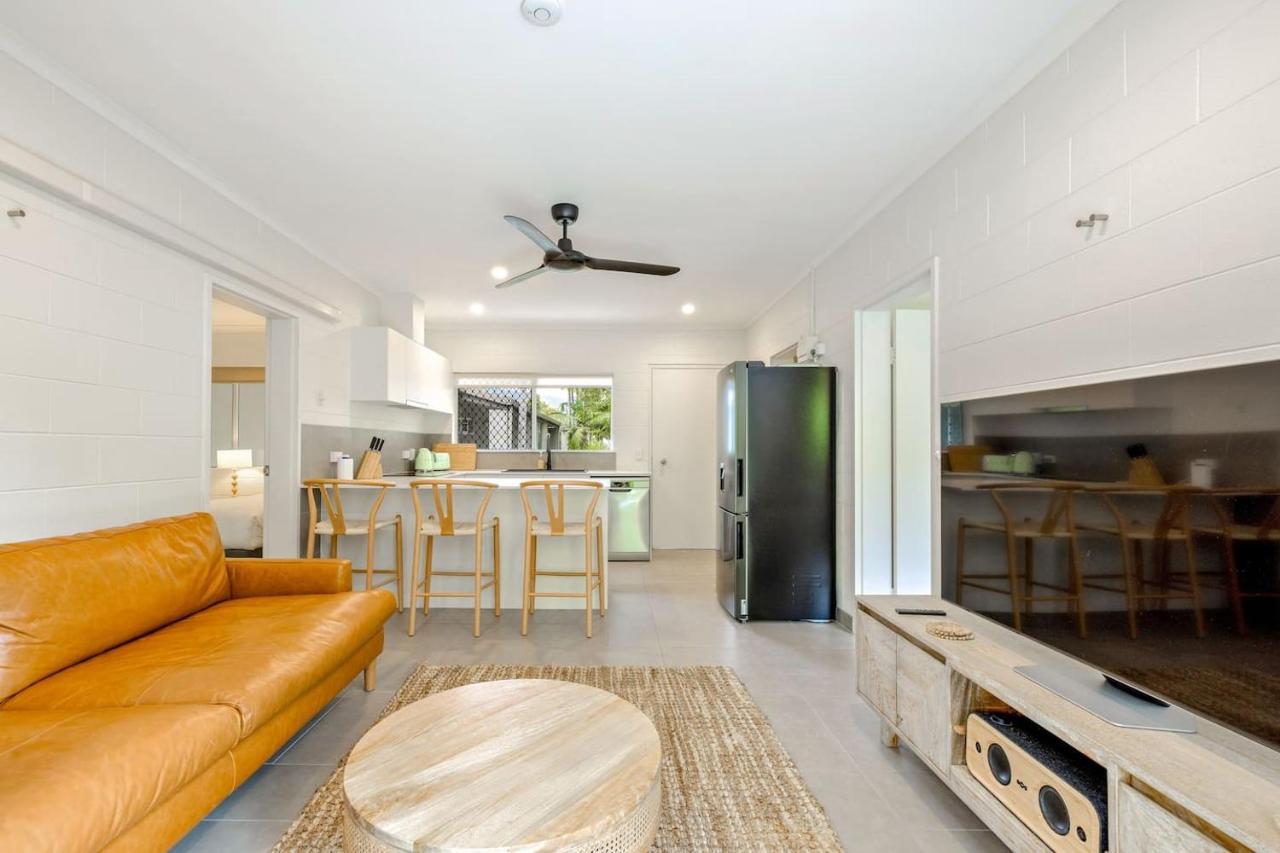 The Tropical Trinity - A Breezy Beachside Getaway Apartment *